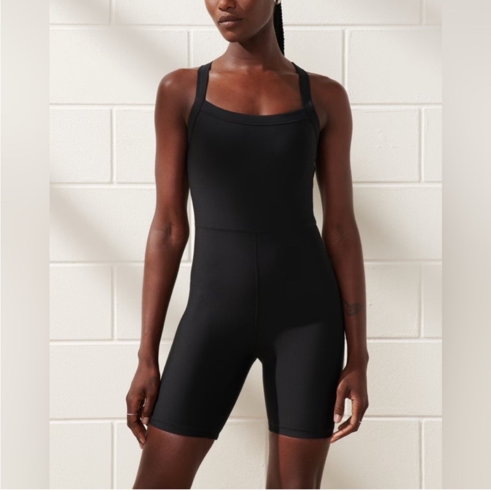 ABERCROMBIE & FITCH YPB Active Onesie